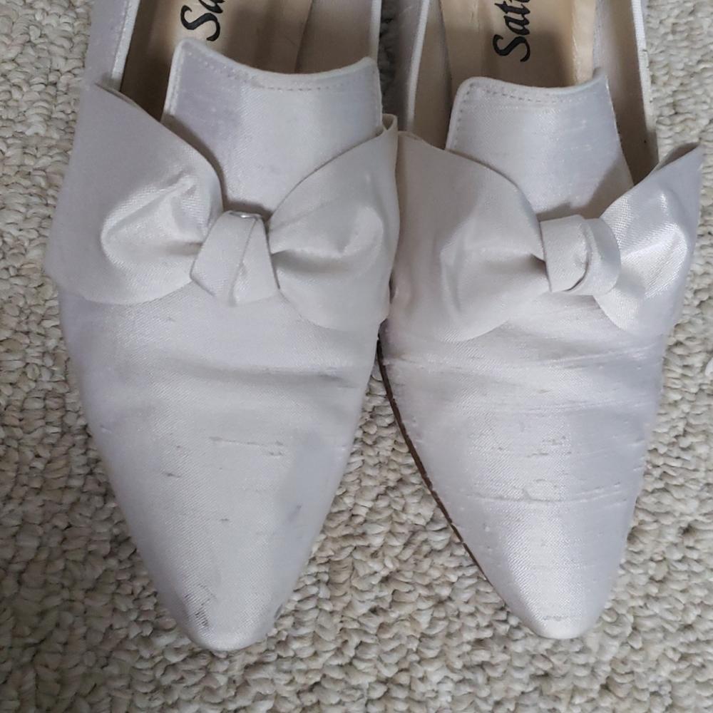 Raw silk shoe